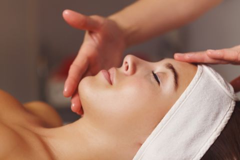 <strong>Spa Packages (prices vary; </strong><a href="https://www.livingsocial.com/" target="_blank" target="_blank"><strong>livingsocial.com</strong></a><strong>) </strong>