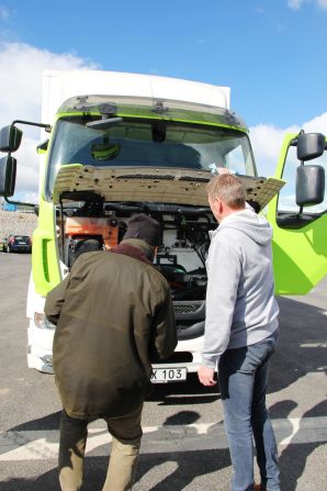 For a heavy truck to be 100% electric, it would need a battery that weighs 40 tonnes, Hans S?ll chairman of the eRoadArlanda says. But if technology like the eRoad was readily available, the truck's battery would be able to weigh as little as 600 kilograms because it wouldn't need to retain as much charge.