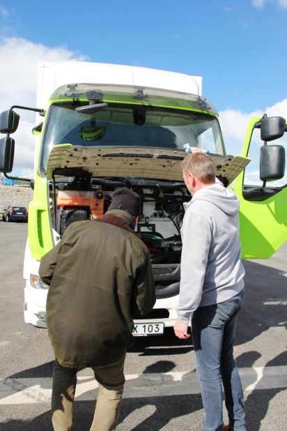 For a heavy truck to be 100% electric, it would need a battery that weighs 40 tonnes, Hans Säll chairman of the eRoadArlanda says. But if technology like the eRoad was readily available, the truck's battery would be able to weigh as little as 600 kilograms because it wouldn't need to retain as much charge.