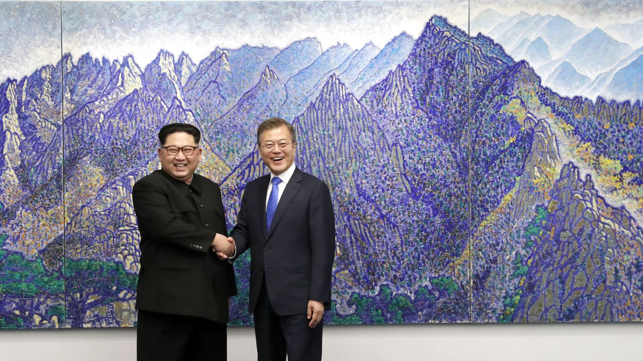 Kim and Moon Jae-in pose for photos in front of Bukhansan Peace House for the Inter-Korean Summit on April 27.