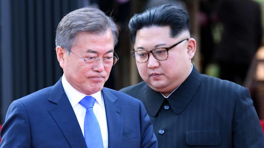North Korea's leader Kim Jong Un (L) and South Korea's President Moon Jae-in (R) walk to announce a joint statement after a signing ceremony near the end of their historic summit at the truce village of Panmunjom on April 27, 2018. - The leaders of the two Koreas held a landmark summit on April 27 after a highly symbolic handshake over the Military Demarcation Line that divides their countries, with the North's Kim Jong Un declaring they were at the "threshold of a new history". (Photo by Korea Summit Press Pool / Korea Summit Press Pool / AFP)        (Photo credit should read KOREA SUMMIT PRESS POOL/AFP/Getty Images)