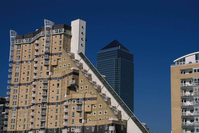 Designed by architect CZWG, the Cascades at Canary Wharf in London was completed in 1988 and has come to be recognized as a significant piece of postmodern architecture. 