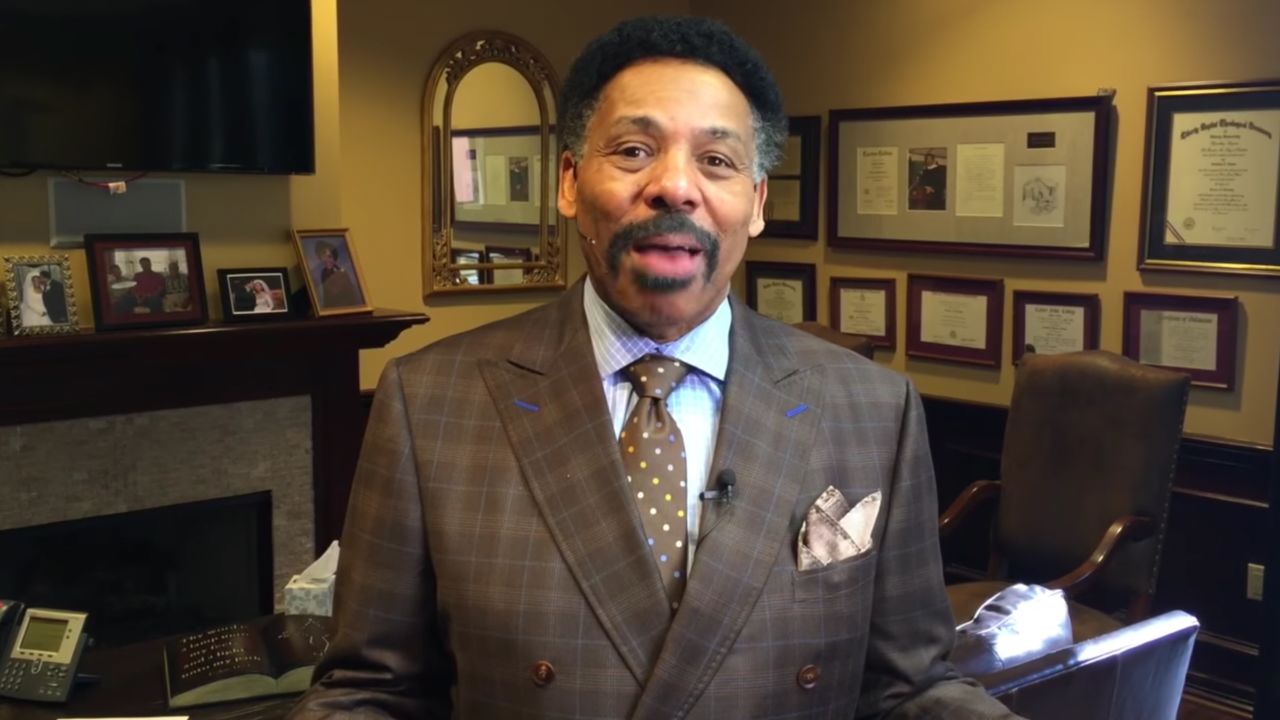The Rev. Tony Evans reaches out to those with Bibles and with iPhones.