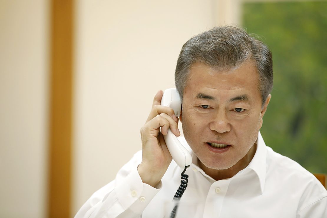 South Korean President Moon Jae-in talks to US President Trump on April 28 after his meeting with North Korean leader Kim Jong Un.