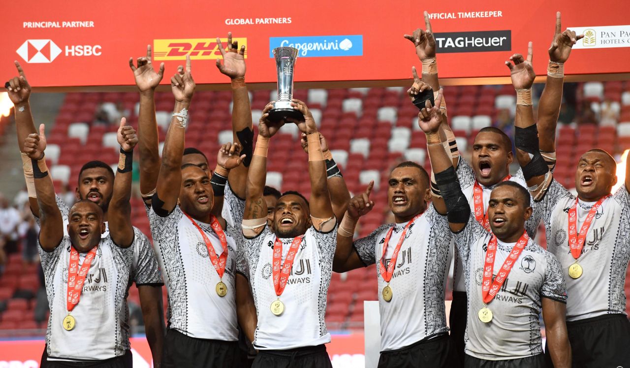Fiji moved to the top of the standings with a tense victory over Australia in <a href="http://www.cnn.com/2018/04/29/sport/fiji-singapore-rugby-sevens-hsbc-sevens-world-series-australia-spt-intl/index.html">Singapore</a>.