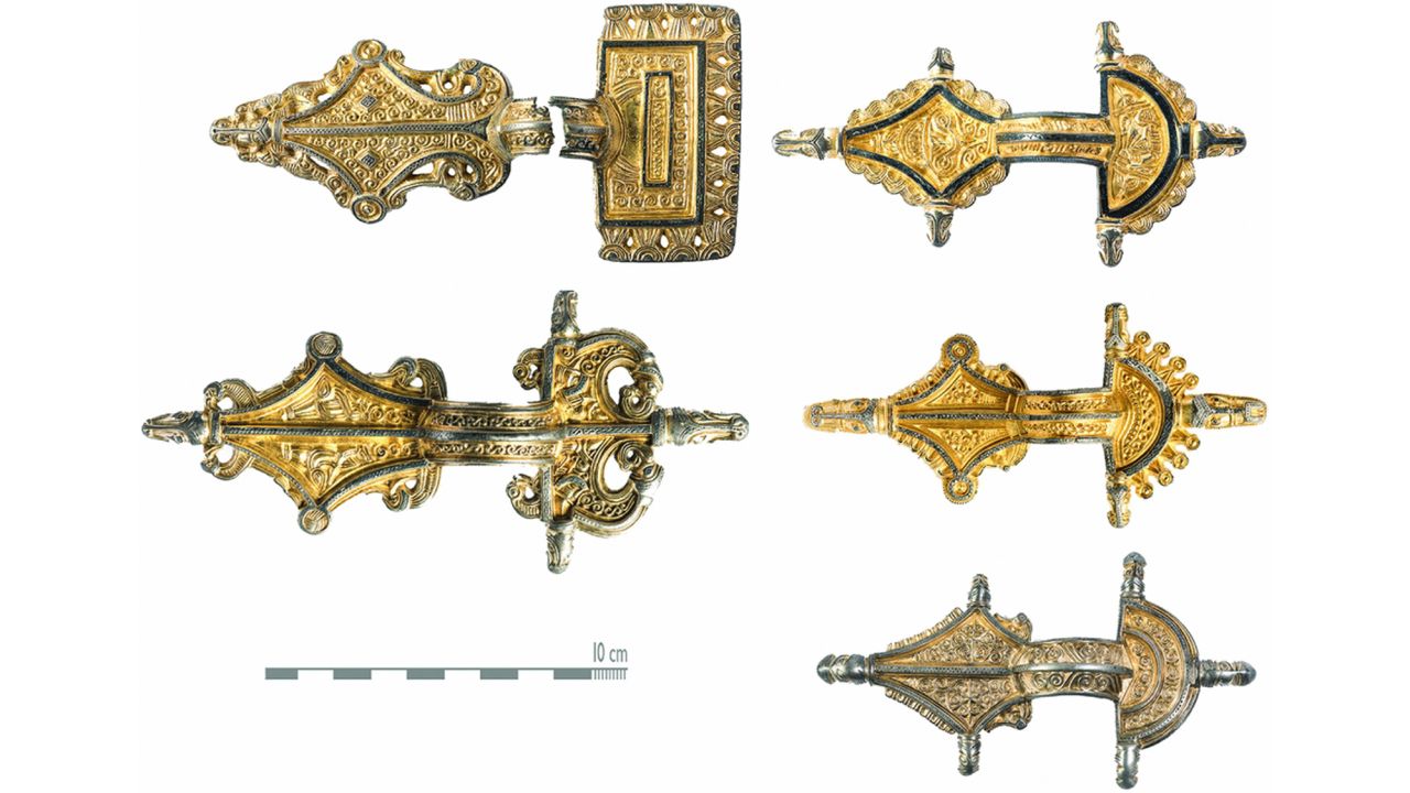 Five gilded relief brooches in silver were found in five deposits.