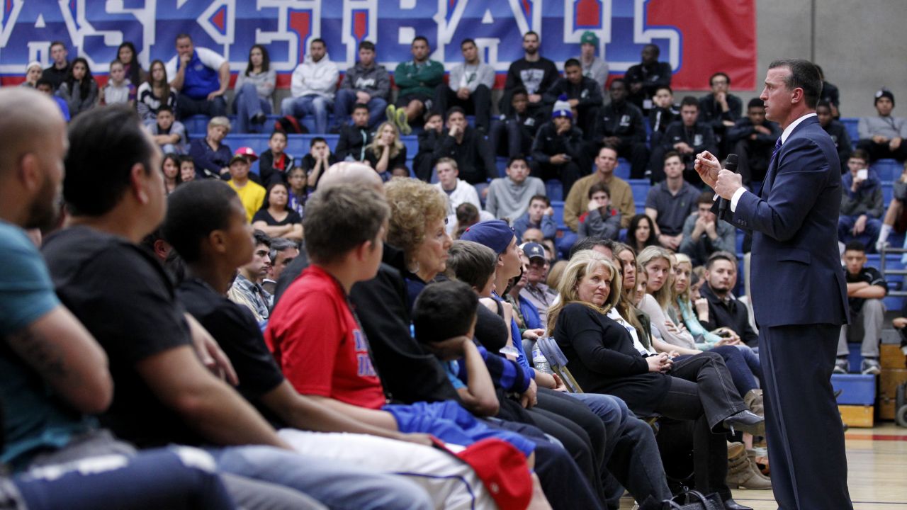 Fmr. NBA player Chris Herren speaks to students in Fresno about his battle with addiction.
