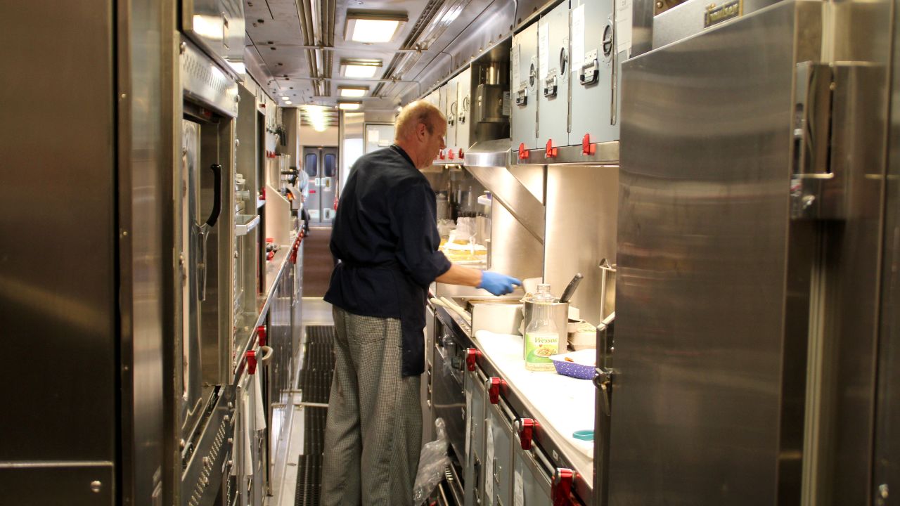 Meals are prepared aboard the train. Breakfast, lunch and dinner are included for sleeper car passengers and available to other diners à la carte.