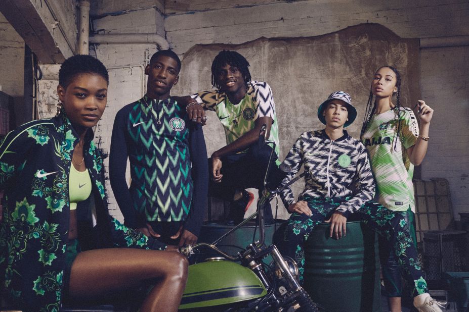 Taking inspiration from the team's "Super Eagles" nickname, Nike's kit for Nigeria's football team features a bold neon green pattern that echoes the pattern of eagle wing feathers.