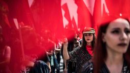 Turkish youths demonstrate during a May Day rally on May 1, 2018 on the Anatolian side of Istanbul in Maltepe. - Istanbul police on May 1 detained over 50 people and placed a security lockdown on the city as the Turkish metropolis marked a tense May Day. (Photo by BULENT KILIC / AFP)        (Photo credit should read BULENT KILIC/AFP/Getty Images)