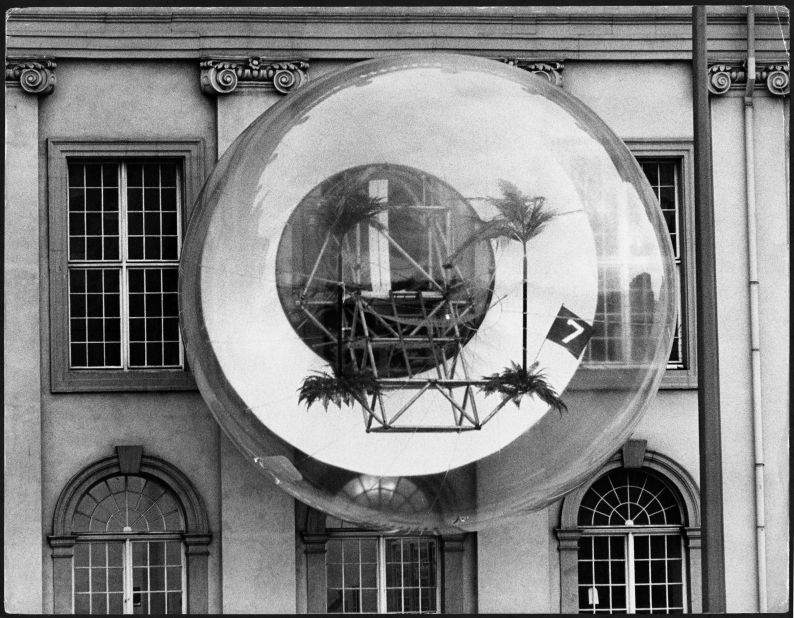 "Utopian architecture" was the name of the game at architectural firm Haus-Rucker Co, founded in Vienna and active from 1967 to 1992. Oasis No. 7, closely related to the firm's first design "Balloon for Two", is an inflatable structure made of PVC. The bubble features a steel structure supporting two palm trees.
