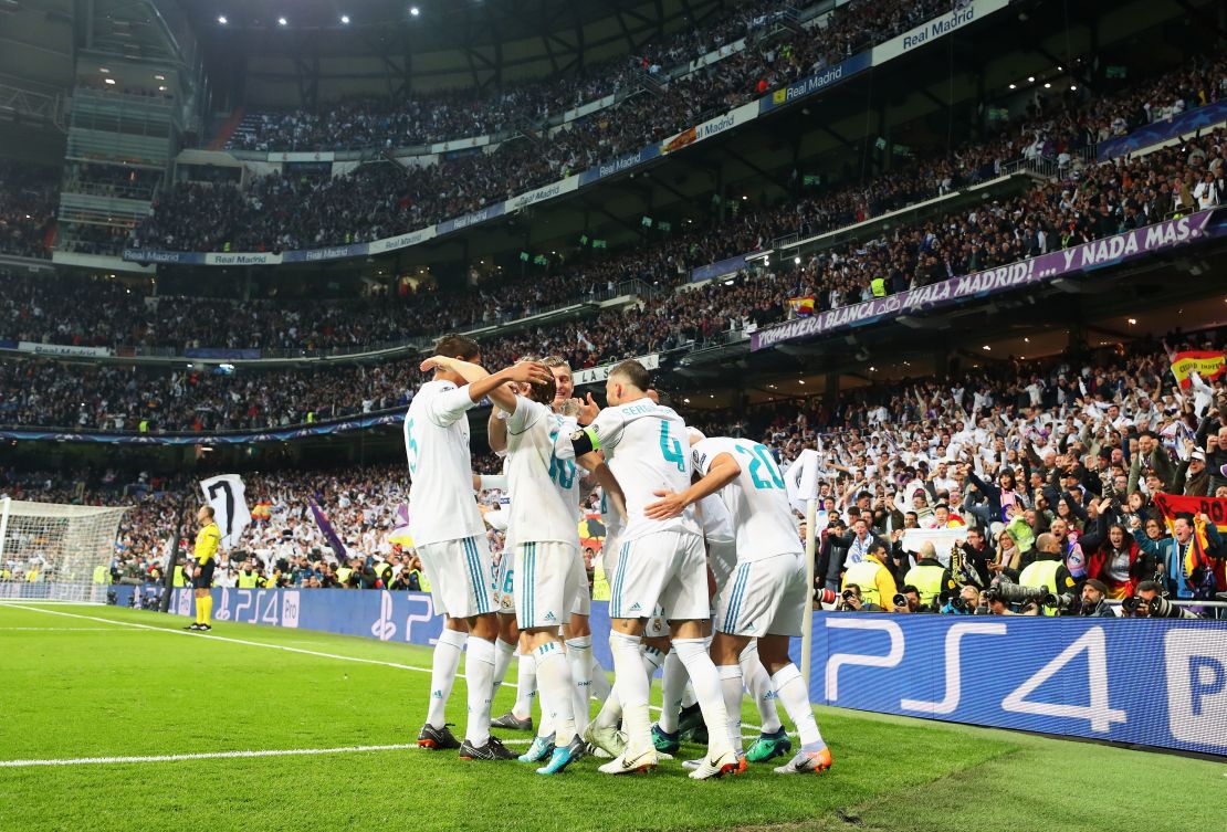 Real Madrid celebrate Benzema's opening goal.