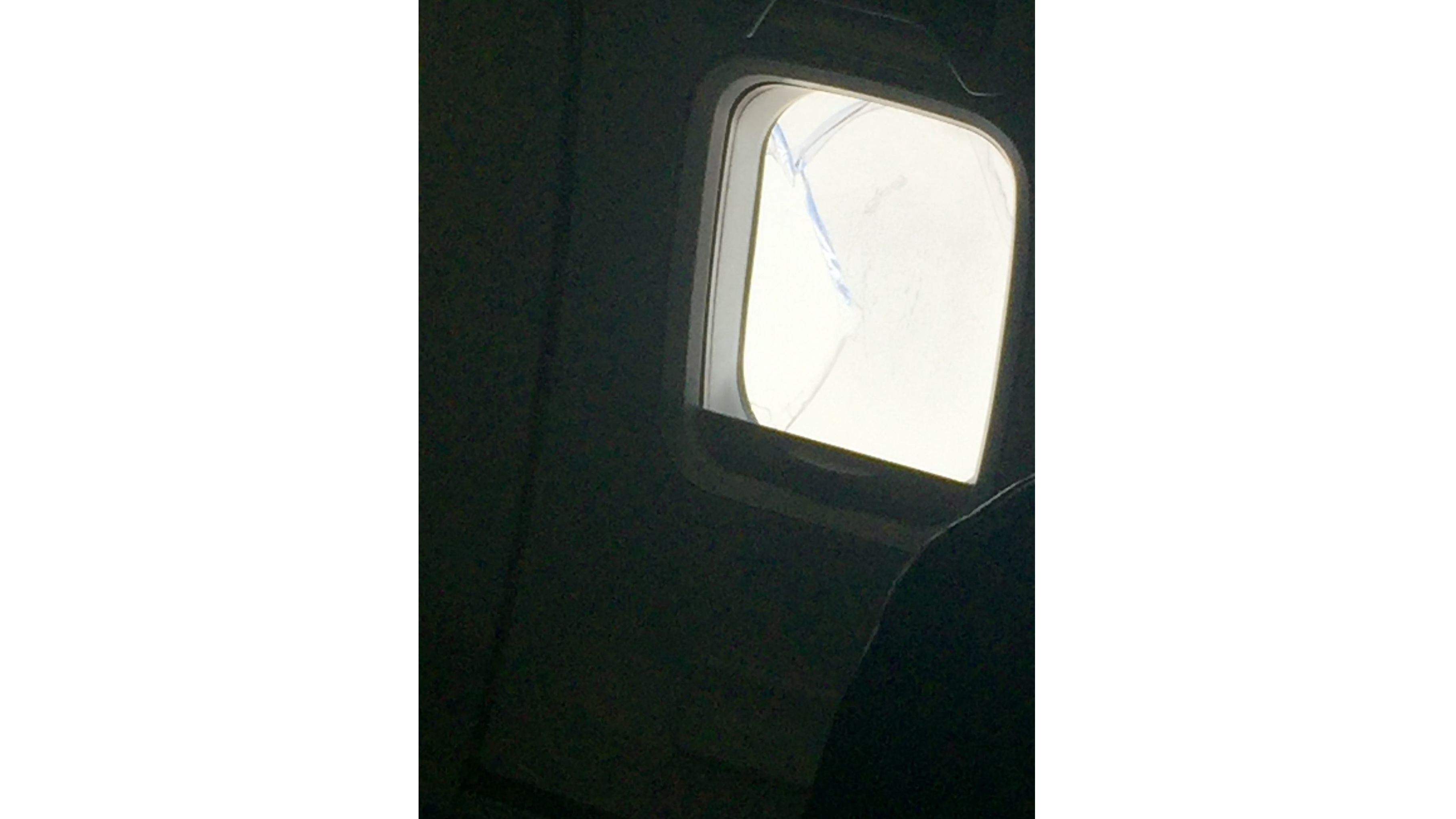 Southwest Flight 957 makes unplanned landing with broken window | CNN