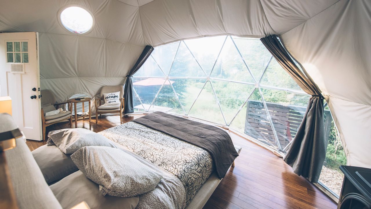 <strong>Ridgeback Lodge Dream Domes (Canada): </strong>Reconnect with nature at Ridgeback Lodge, snuggled up in bed or soaking in the private outdoor wood-fired hot tub. 