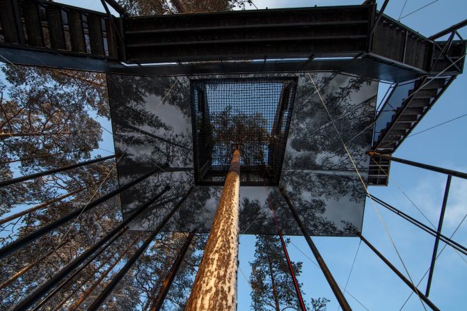 Built as a traditional Nordic cabin, the treehouse offers 55 square meters of space.