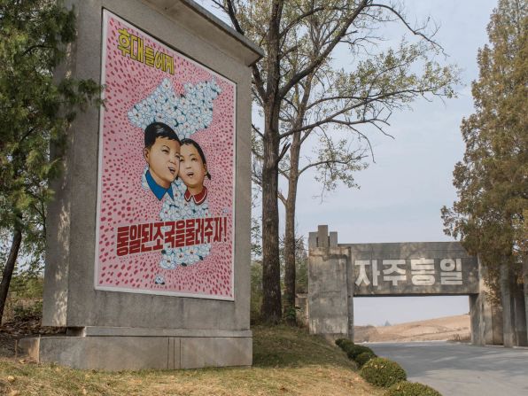 <strong>North vs South:</strong> In the North, there are two major points of interest inside the DMZ: Panmunjom and the Concrete Wall observation post, which overlooks the South Korean anti-tank barrier on the southern end of the DMZ. 