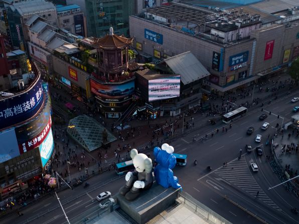 Two of his signature characters Companion and BFF are perched atop the Sculpture Garden of <a  target="_blank" target="_blank">Changsha IFS</a>, overlooking the city. 