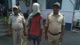 TOPSHOT - This photo taken on May 6, 2018 shows an alleged rapist (C) being held by Indian police, in the case of a 17-year-old girl who was raped and set on fire, at Mufasil police station before being sent to judicial custody in Pakur district, in India's eastern Jharkhand state. - A 17-year-old battled for her life May 7 after being raped, doused in kerosene and set on fire, the second such case to shake India as it battles an increase in sexual crimes. (Photo by - / AFP)        (Photo credit should read -/AFP/Getty Images)