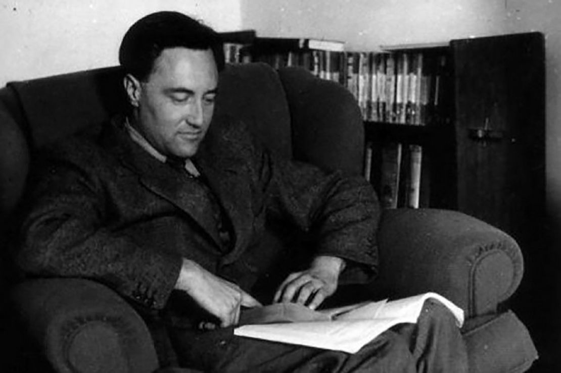 Goodall at work in the 1950s
