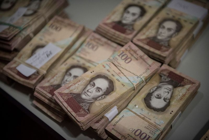 Venezuelan money deals to usd