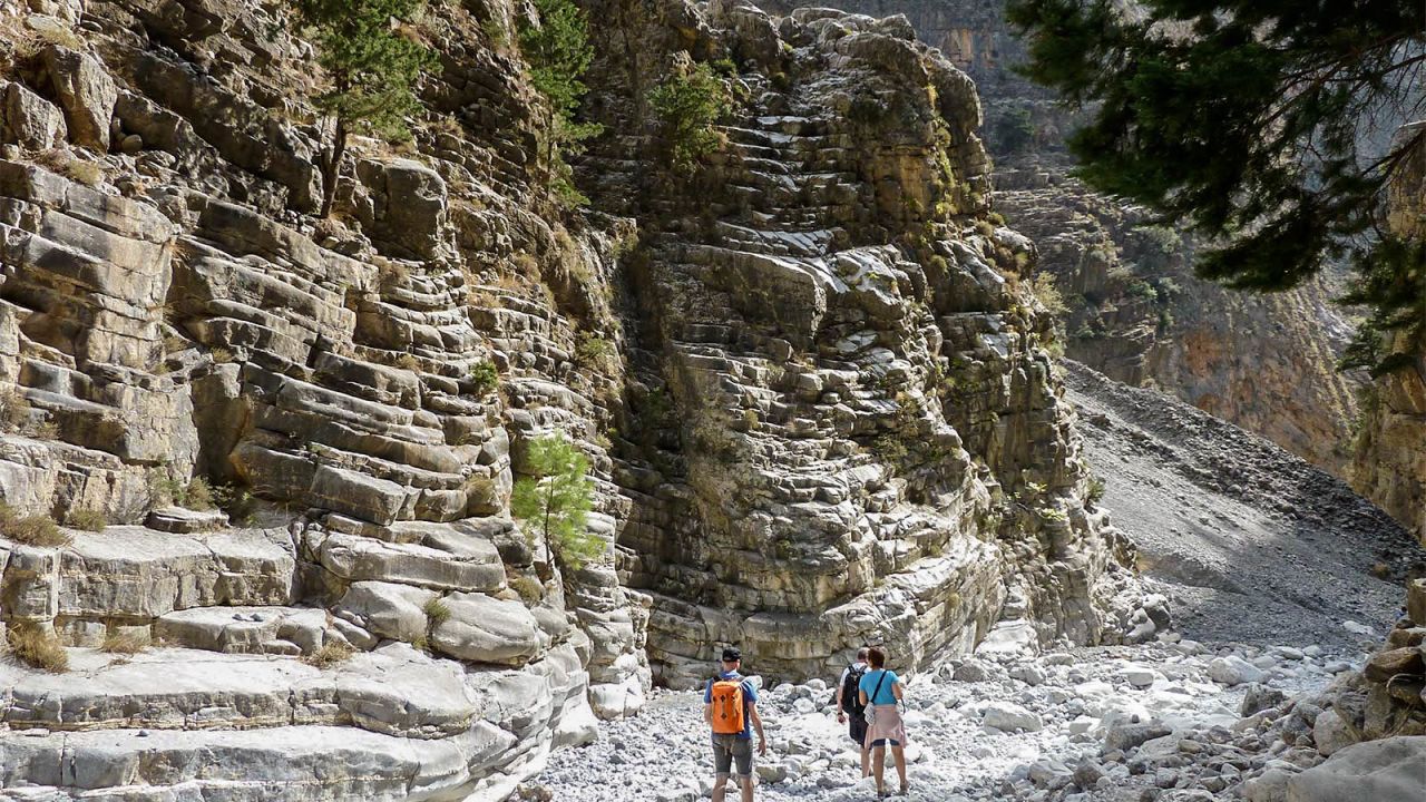 <strong>Geology: </strong>There are many striking geological formations to be seen throughout the gorge, often caused by water erosion. 