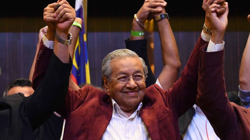 Former Malaysian prime minister and opposition candidate Mahathir Mohamad celebrates with other leaders of his coalition during a press conference in Kuala Lumpur on early May 10, 2018. - Malaysia's opposition alliance headed by veteran ex-leader Mahathir Mohamad, 92, has won a historic election victory, official results showed on May 10, ending the six-decade rule of the Barisan Nasional (BN) coalition. (Photo by Manan VATSYAYANA / AFP) (Photo credit should read MANAN VATSYAYANA/AFP/Getty Images)