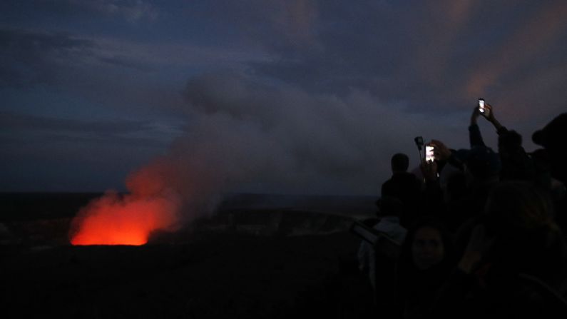 Visitors take pictures as the summit crater of the Kilauea volcano, which erupted last week, glows red on Wednesday, May 9. Now experts fear the volcano is at risk of <a href="https://www.cnn.com/2018/05/10/us/hawaii-kilauea-volcano/index.html" target="_blank">explosive eruptions</a> that could emit "ballistic projectiles." <a href="http://www.cnn.com/2018/05/03/world/gallery/week-in-photos-0504/index.html" target="_blank">See last week in 24 photos</a>