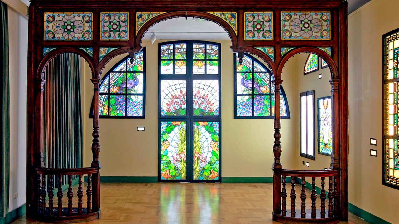 <strong>Miska Róth Memorial House: </strong>The amazing collection of mosaics, glass and furniture in this museum takes visitors back to the atmosphere of the turn of the 20th century