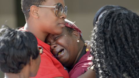 Robinson's mother, Kiwanda, weeps after leaving the coroner's office. 