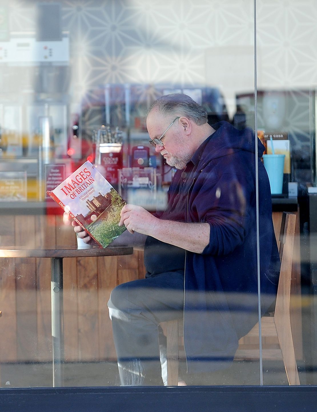 Thomas Markle reading a book titled "Images of Britain," in an allegedly staged photo.  