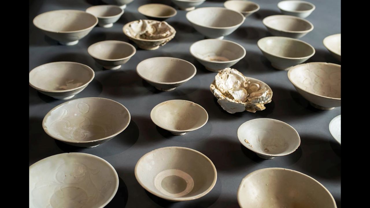 Chinese ceramic bowls that are included in the Field Museum's Java Sea Shipwreck collection.