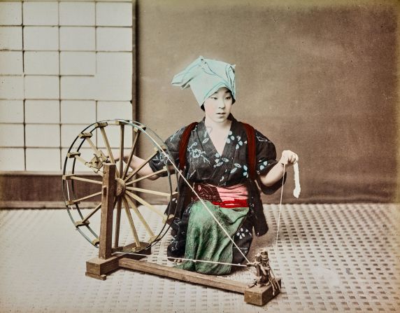 A woman kneels while she spins silk in household clothing. It is one of the most photographed subjects in 19th-century albums as part of daily customs. 
