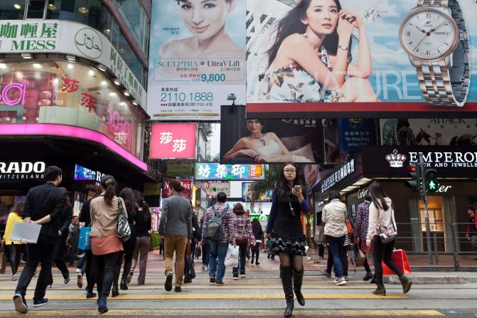 There were 47.3% of global retailers present in Hong Kong in 2017. The city proved to be an attractive location for business with 86 international brands opening stores there for the first time that same year, beating out cities like Dubai (59) and London (49) for number of new entrants.