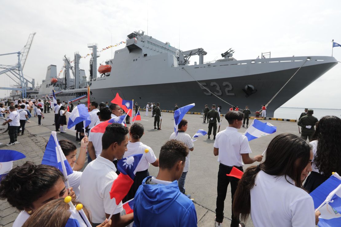 Nicaraguan students wave Taiwanese flags to welcome three Taiwanese Navy warships at Corinto port, some 149 kilometers northwest of Managua, on April 9, 2018.
Nicaragua is one Taiwan's few diplomatic allies. 