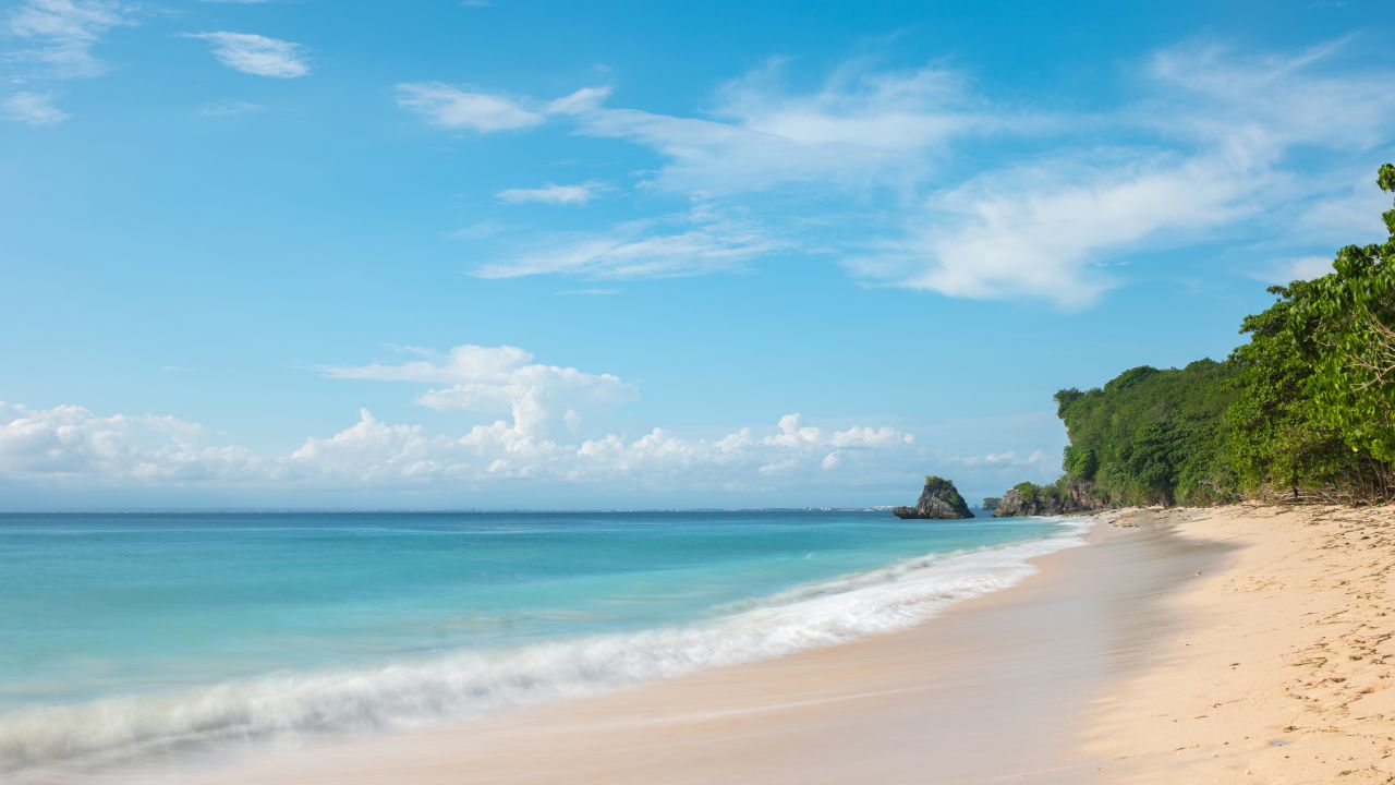 Thomas Beach sits between two popular Bali surf breaks. 