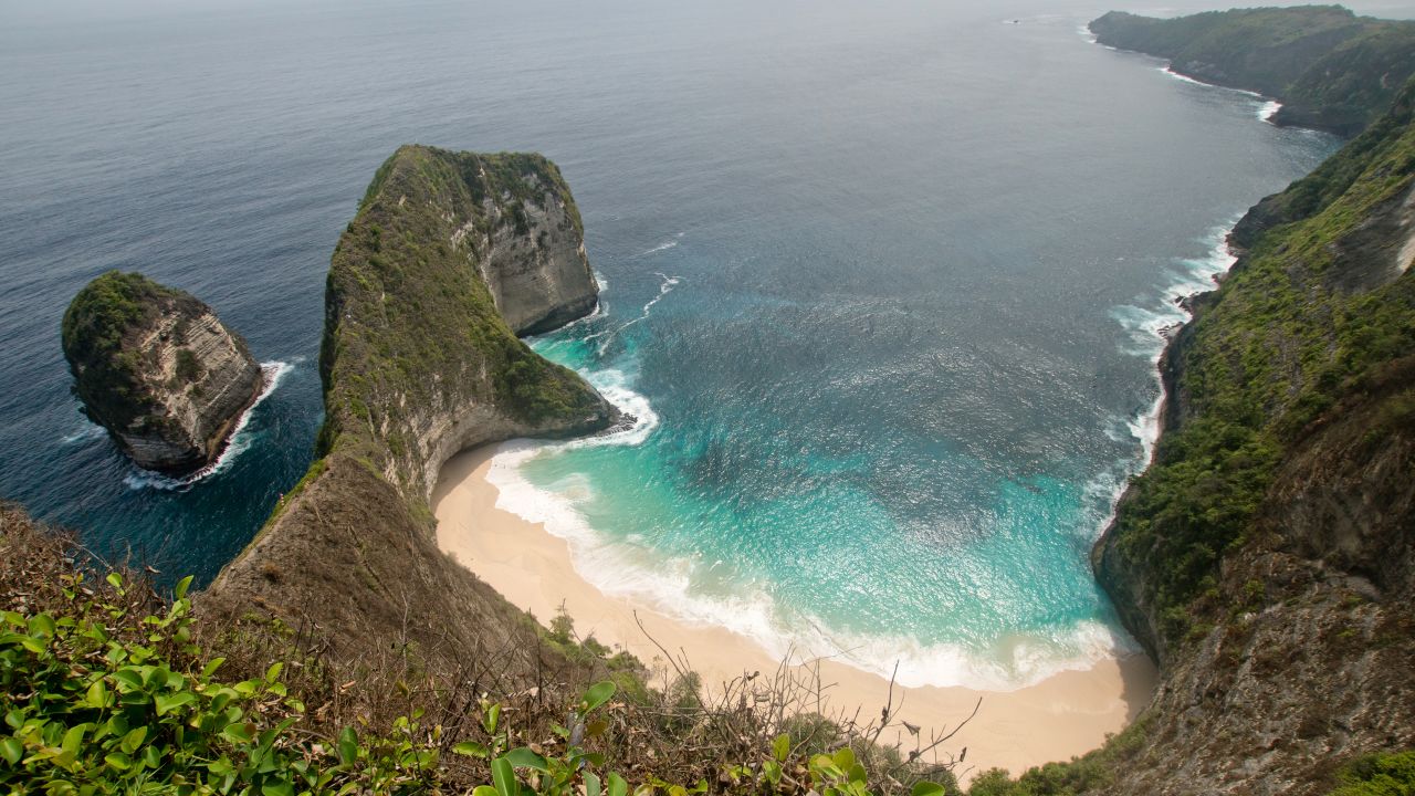 Nusa Penida: Jaw-dropping spots between the cliffs.