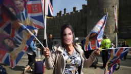 WINDSOR, ENGLAND - MAY 18:  Royal fans wait on the streets near Windsor castle ahead of the royal wedding of Prince Harry and Meghan Markle on May 18, 2018 in Windsor, England.  (Photo by Jeff J Mitchell/Getty Images)