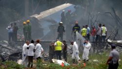 TOPSHOT - Emergency personnel works at the site of the accident after a Cubana de Aviacion aircraft crashed after taking off from Havana's Jose Marti airport on May 18, 2018. - A Cuban state airways passenger plane with 113 people on board crashed on shortly after taking off from Havana's airport, state media reported. The Boeing 737 operated by Cubana de Aviacion crashed "near the international airport," state agency Prensa Latina reported. Airport sources said the jetliner was heading from the capital to the eastern city of Holguin. (Photo by Yamil LAGE / AFP)        (Photo credit should read YAMIL LAGE/AFP/Getty Images)