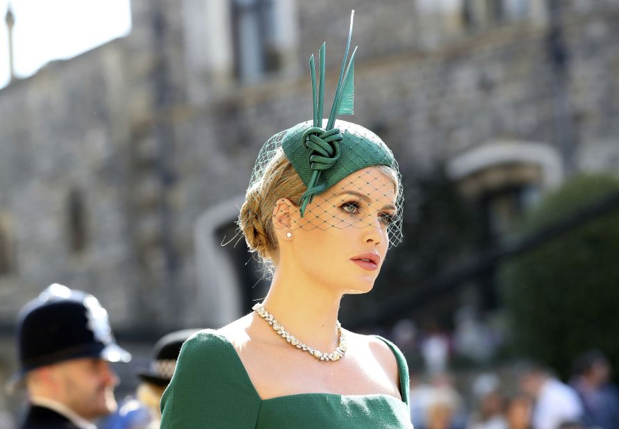 Lady Kitty Spencer arrived at Windsor in a delicate teal green fascinator with a knotted sculptural feature. Here, tradition meets contemporary.