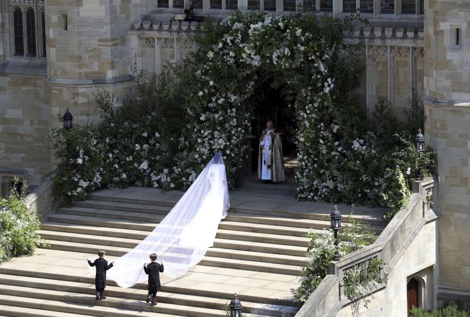 The veil was hand-embroidered with flowers, representing the flora of each of the 53 countries of the Commonwealth.