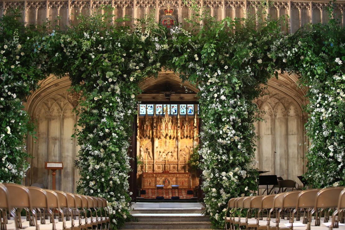 The flowers given to the hospice had adorned St. George's Chapel, at Windsor Castle.