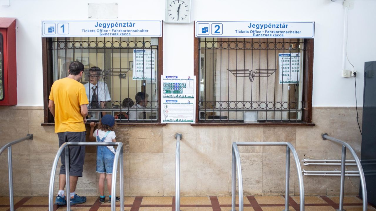 <strong>Ticket office:</strong> Under adult supervision, the kids sell and check tickets, work as guards, handle signals and staff stations. 