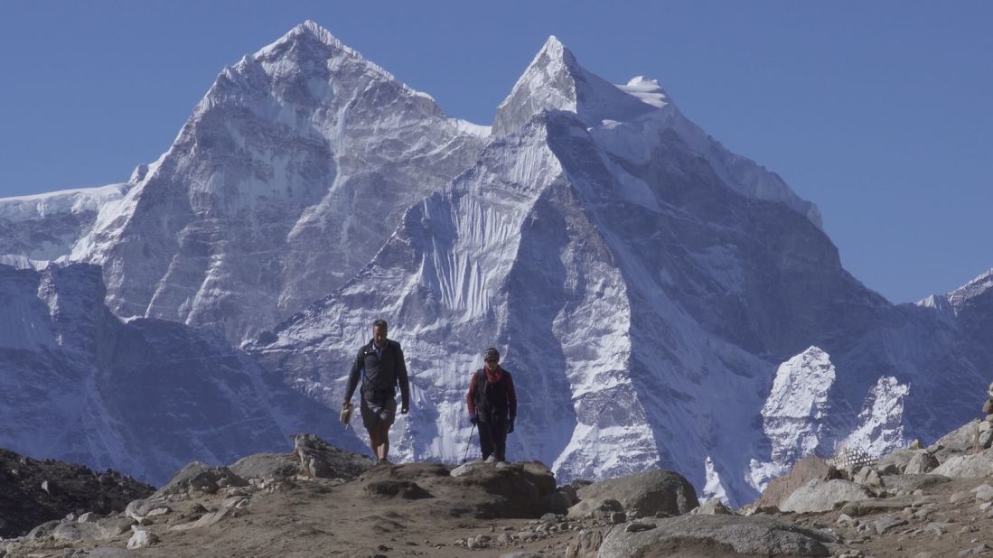 Fogle and Pendleton began the expedition by trekking to Everest Base Camp, 5400m above sea level.