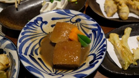 Traditional Okinawan food makes use of kombu, a type of seaweed, and katsuobushi (dried bonito fish) to form a healthy stock.