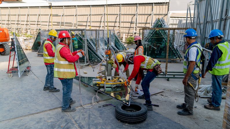 <strong>Installation: </strong>Each glass panel weighs around 250-300 kilograms. It's fastened into a hydraulic pump and belts before being hoisted up. 