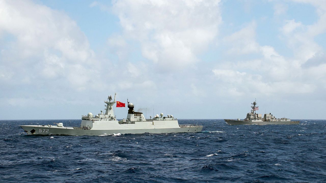 The People's Republic of China Chinese Navy frigate Hengshui and the guided-missile destroyer USS Stockdale transit in formation during RIMPAC 2016.