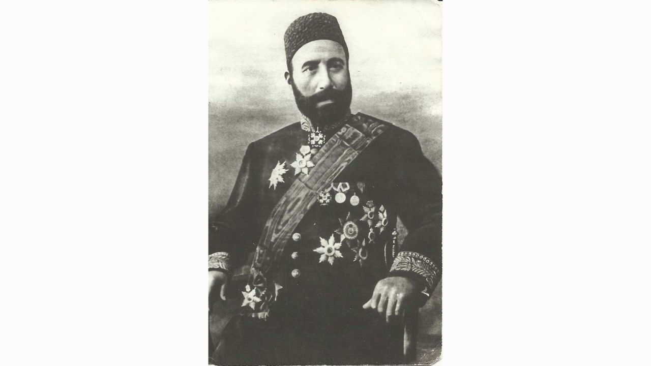 <strong>Haji Zeynalabdin Taghiyev: </strong>Haji Zeynalabdin Taghiyev (1823 to 1924) was the most legendary oil baron of his time. Taghiyev was once a bricklayer's apprentice but became an instant millionaire when he struck gold. 