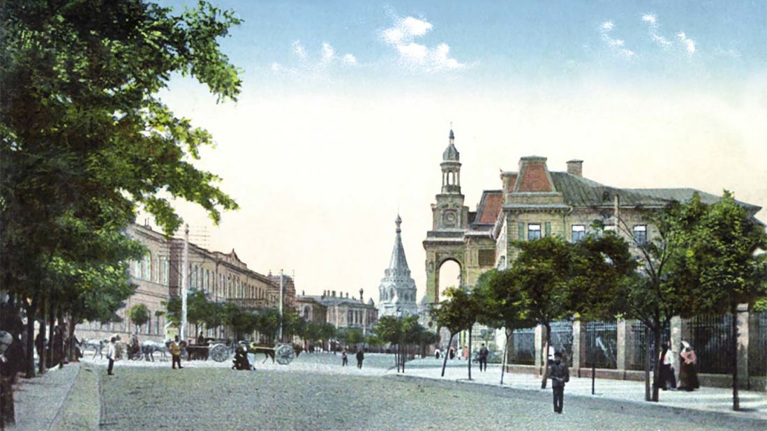 <strong>Istiglaliyyat Street:</strong> "The first street that appeared outside the [old] city wall in full was Istiglalyat," says Nasirov. The street was originally called Nikolayevskaya.<br />