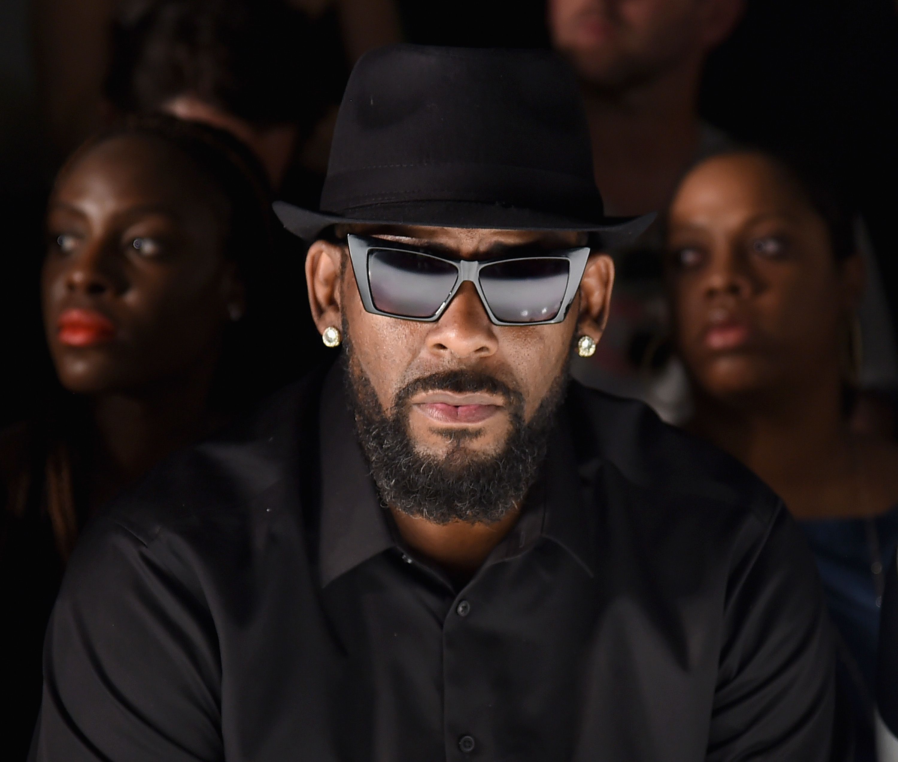 3000px x 2544px - R. Kelly answers his critics with a 19-minute song, 'I Admit' | CNN