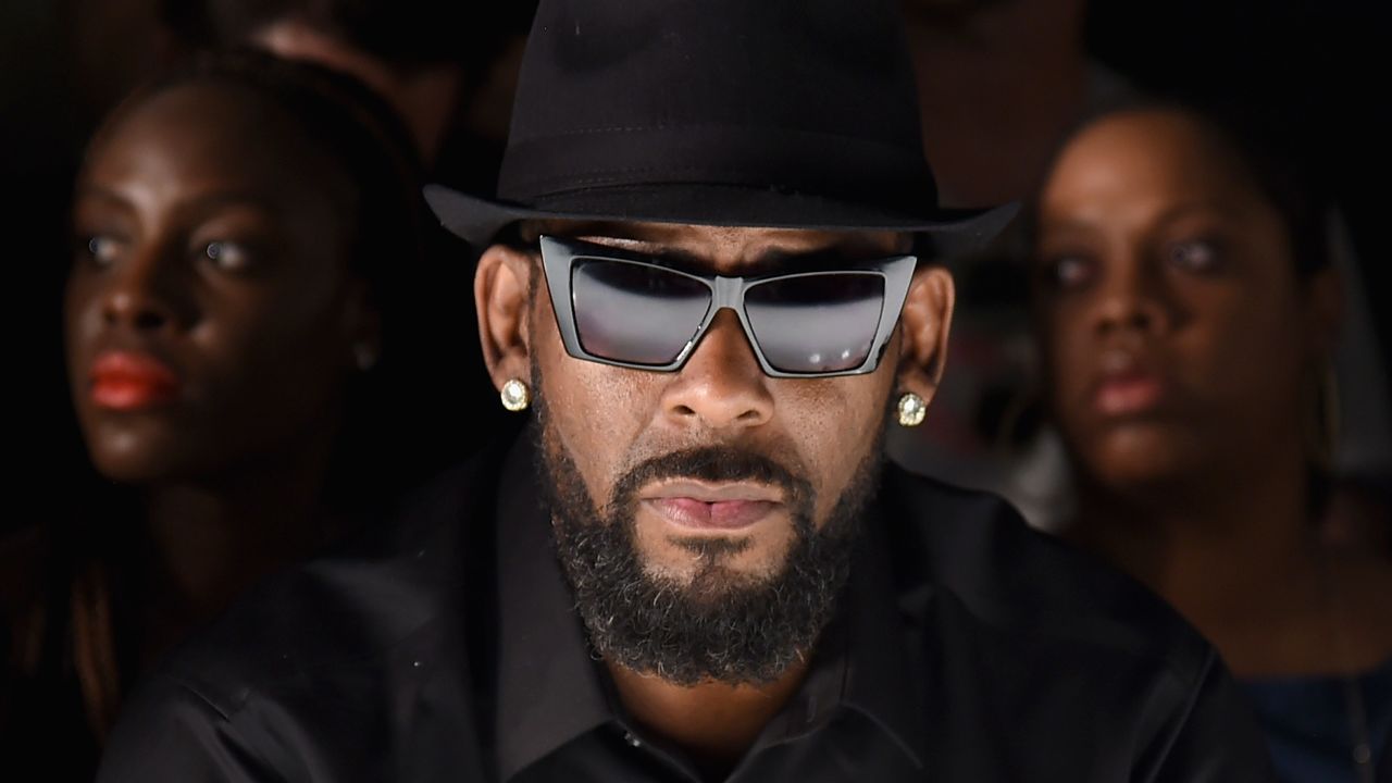NEW YORK, NY - JULY 14:  Singer R. Kelly attends the Ovadia & Sons front row during New York Fashion Week: Men's S/S 2016 at Skylight Clarkson Sq on July 14, 2015 in New York City.  (Photo by Michael Loccisano/Getty Images)